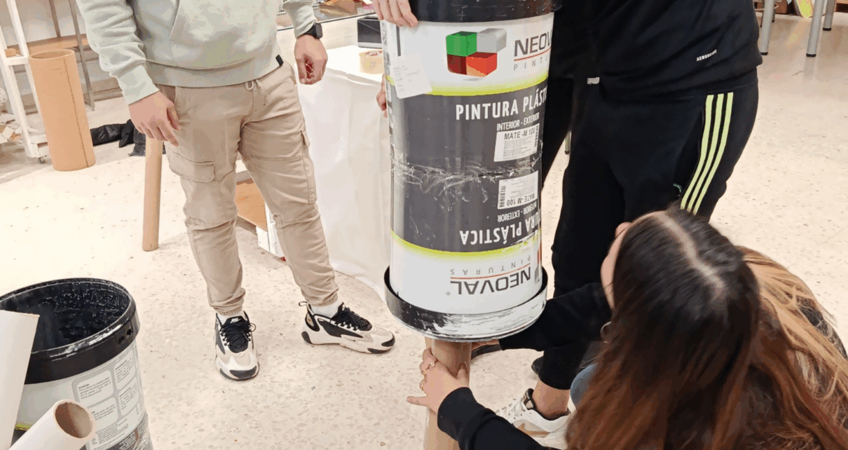 Reutilización de materiales para hacer un cascanueces.
