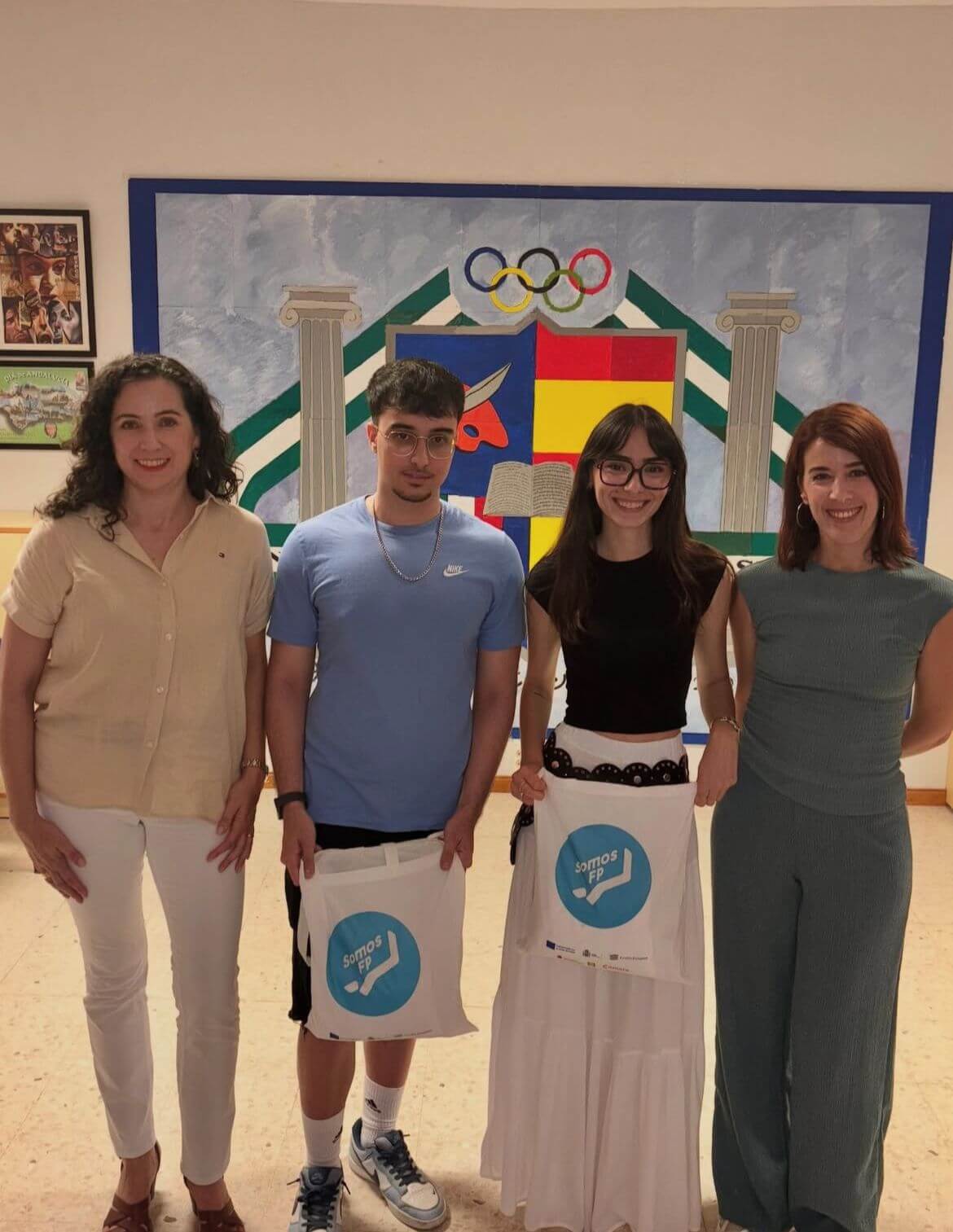 Embajadores de FP IES Cástulo con profesorado (1)